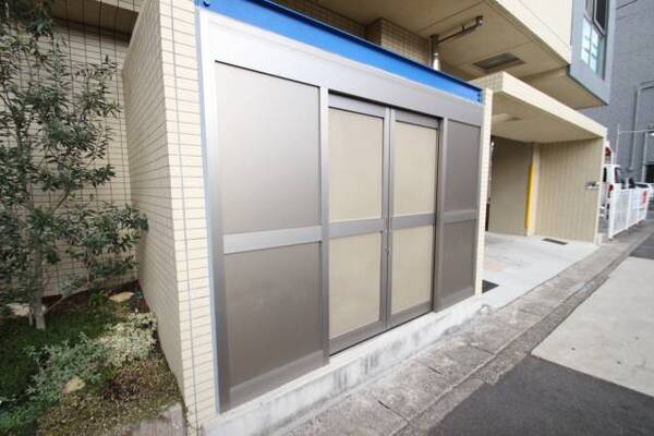 ゴミ捨て場も荒らされないようになっています。