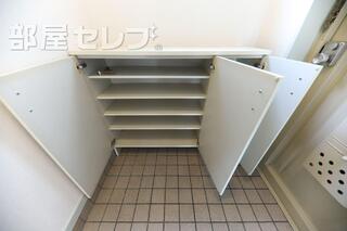 ブーツもお任せな下駄箱です。