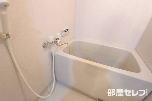 ゆったりバスルームです