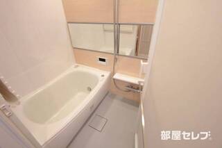 清潔感のあるお風呂です