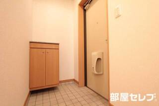 直線的でない玄関風景は女性におすすめ