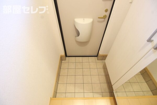 6帖の洋室から