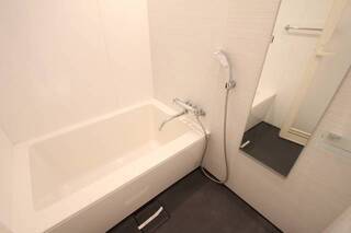 ゆったりバスルームです