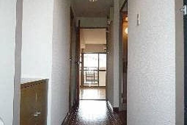 明るい玄関は客人を招きます。