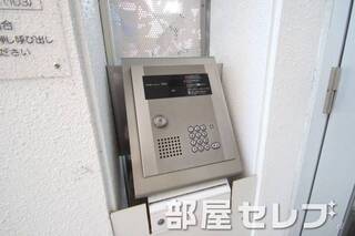 オートロック完備。