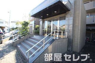 オートロック完備。