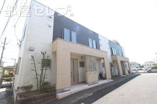 3色の配色がカッコイイ建物です。