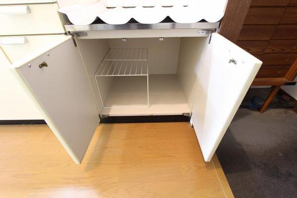 キッチン下の収納スペースです。