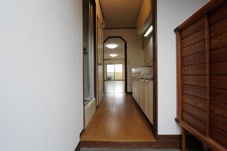 玄関から見た室内です。