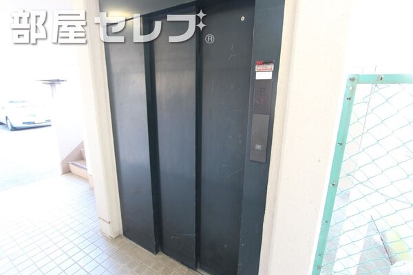 エレベーターで楽ちんです。