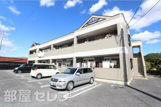 ２階建て鉄骨造のアパートです。