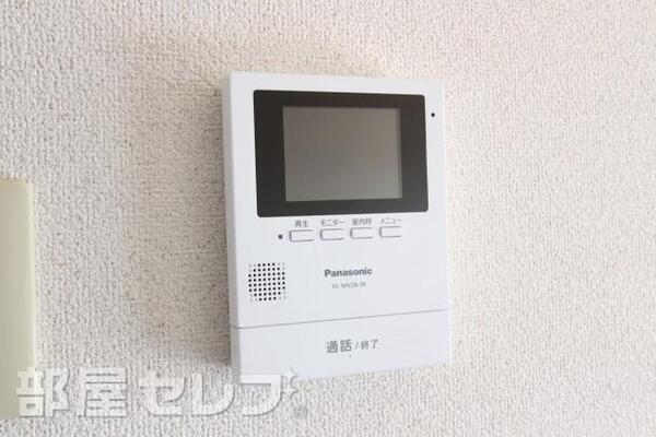 テレビモニターホンで来客の確認ができます。