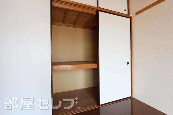 大きな収納もあります。