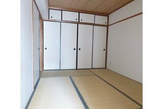 和室6帖のお部屋です。客間にどうぞ。