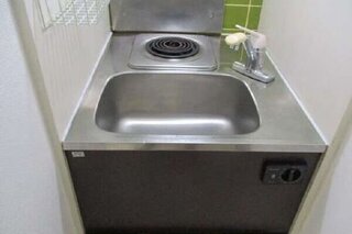電気コンロ付のキッチンです