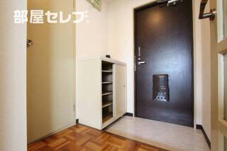 玄関先もシンプルさがウリです（同型別部屋内装参照）