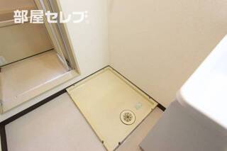 大き目洗濯機検討下さい（同型別部屋内装参照）