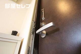 シンプルな施錠方式（同型別部屋内装参照）