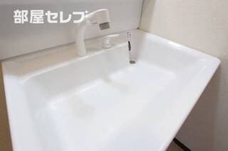 （同型別部屋内装参照）