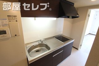キレイで収納力あるシステムキッチンです。