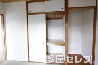 各部屋に収納あります。