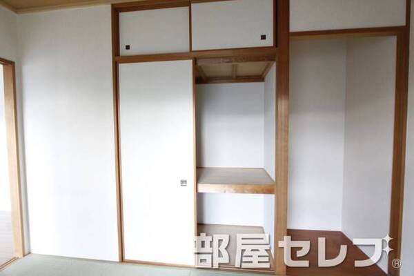 各部屋に収納あります。