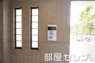 オートロック完備。