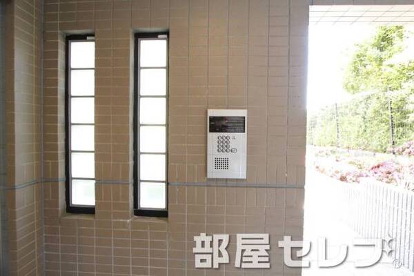 オートロック完備。