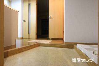 広めの玄関です