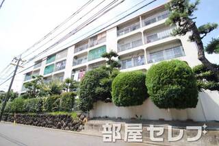 5階建ての分譲賃貸マンション。
