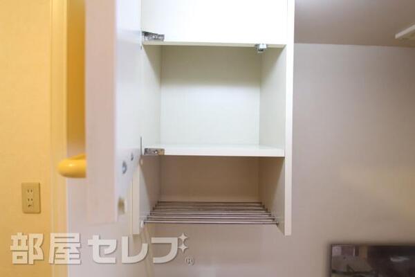 キッチン上の収納です。