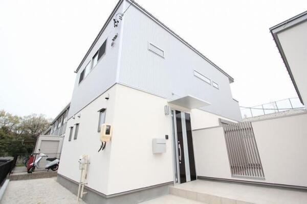 シャープでスタイリッシュな外観です。