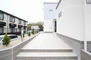 横幅も広いエントランスです。