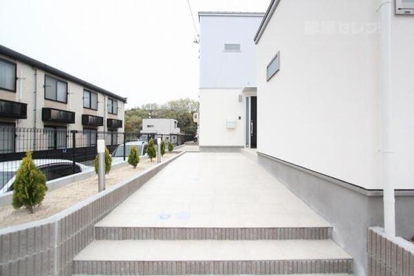 横幅も広いエントランスです。