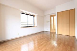 出窓でお部屋の中も明るい