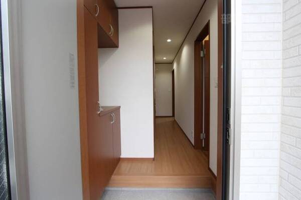 部屋が見られないような入口です