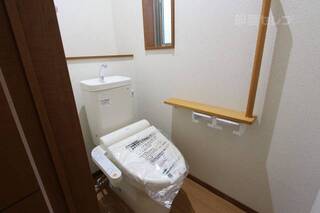 ２階にもトイレついてます。