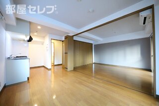 明るいリビングと