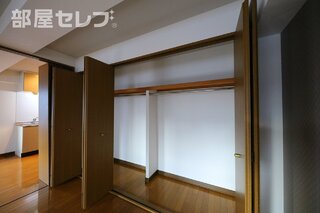 大型収納は荷物持ちの方に人気です