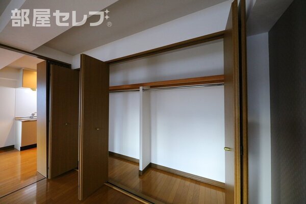 大型収納は荷物持ちの方に人気です