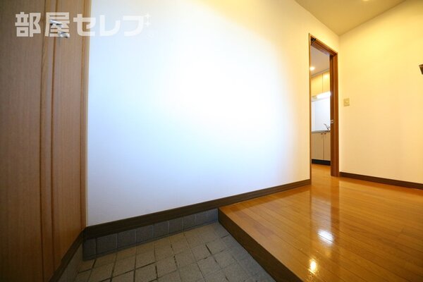 広めの玄関です