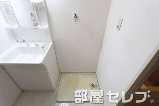 洗濯機置場はこちらへ。
