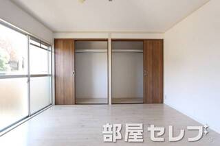 違う角度からの寝室写真。