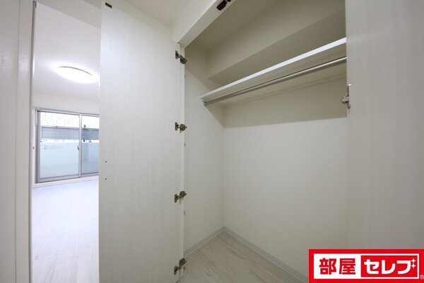 間取りの反転、床色が異なりる場合がございます