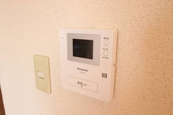 テレビモニター付きインターホンで　急な来訪者の確認もばっちり