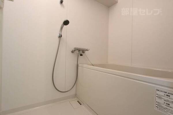 お風呂はシンプルで綺麗ですよ