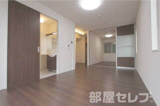 ※101号室の写真を流用している為、建具の色が異なる場合があります。