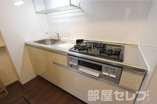 ※101号室の写真を流用している為、建具の色が異なる場合があります。
