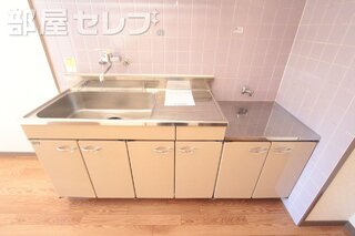 お好みのコンロが置けるキッチンです。