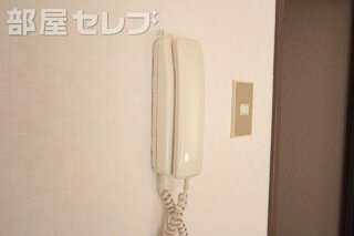 インターホンで来客時も確認ができます。